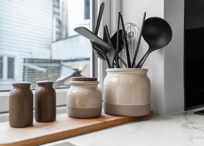 Modern In The Heart Of * برغن